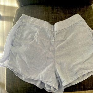 Jr. Brandy Melville stylish pinstripe short made with soft cotton material